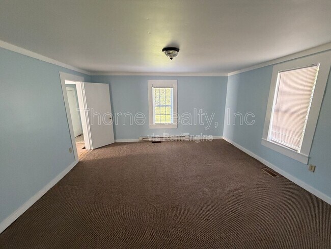 Building Photo - 722 Columbia Ave