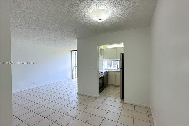 Foto del edificio - 16919 N Bay Rd