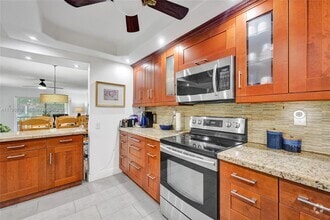 Building Photo - 830 S Hollybrook Dr