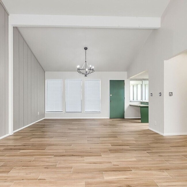 Foto del edificio - Updated 3 Bed 2 Bath In OKC