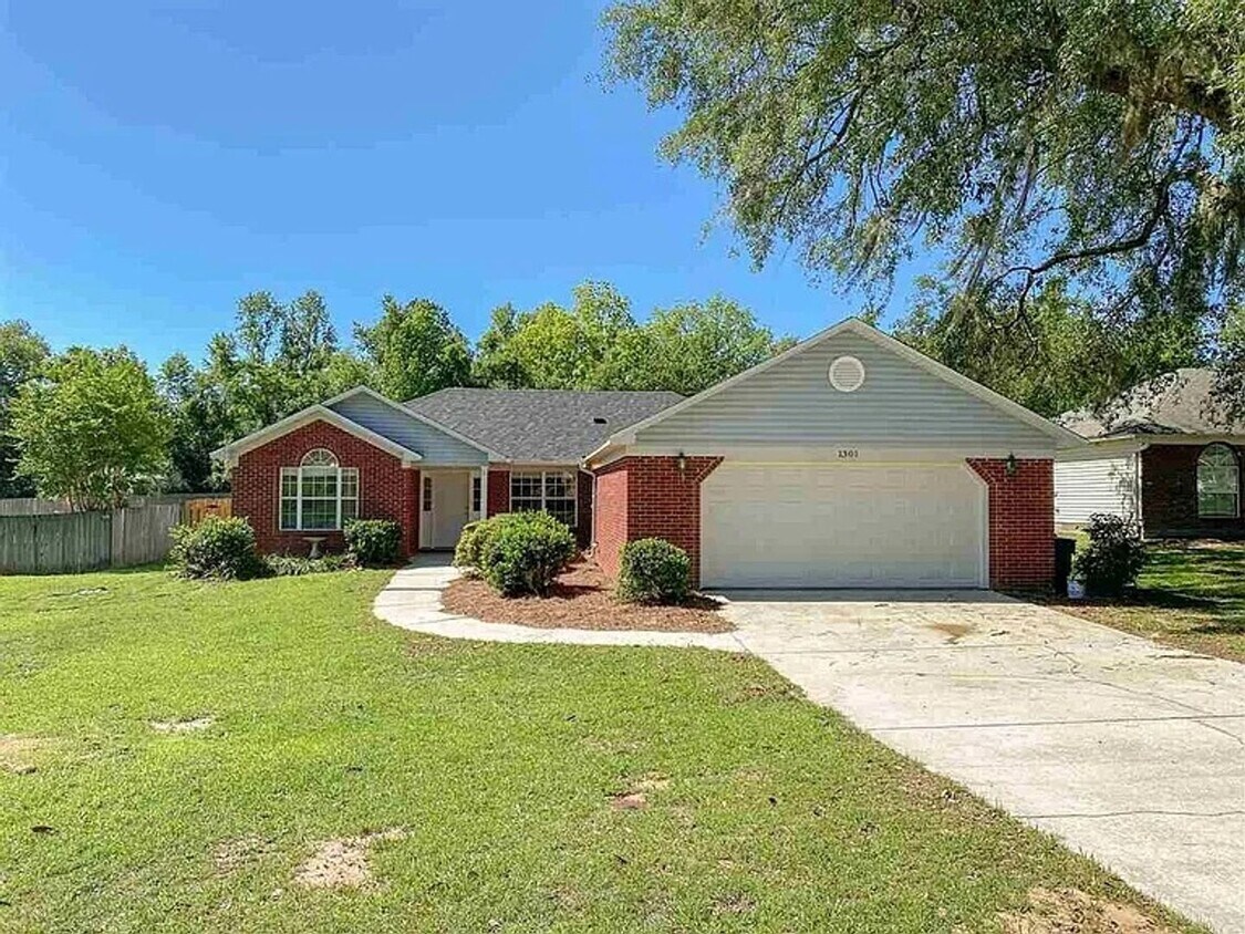 Family-Friendly Northeast Home Steps from Top-Rated Schools - Family-Friendly Northeast Home Steps from Top-Rated Schools