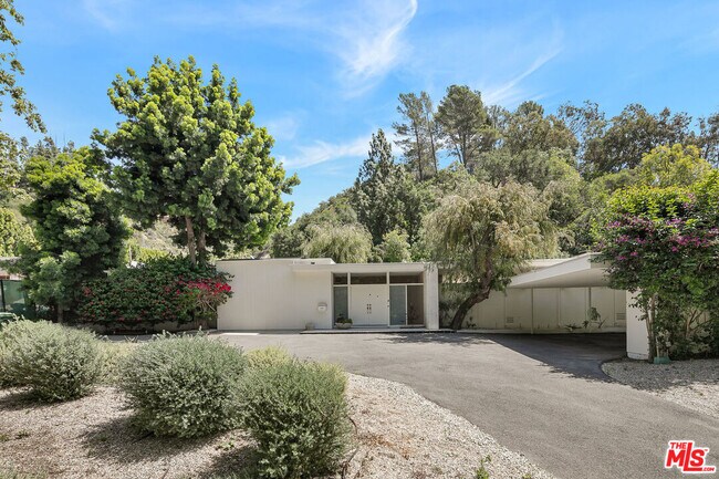 Building Photo - 1504 Stone Canyon Rd