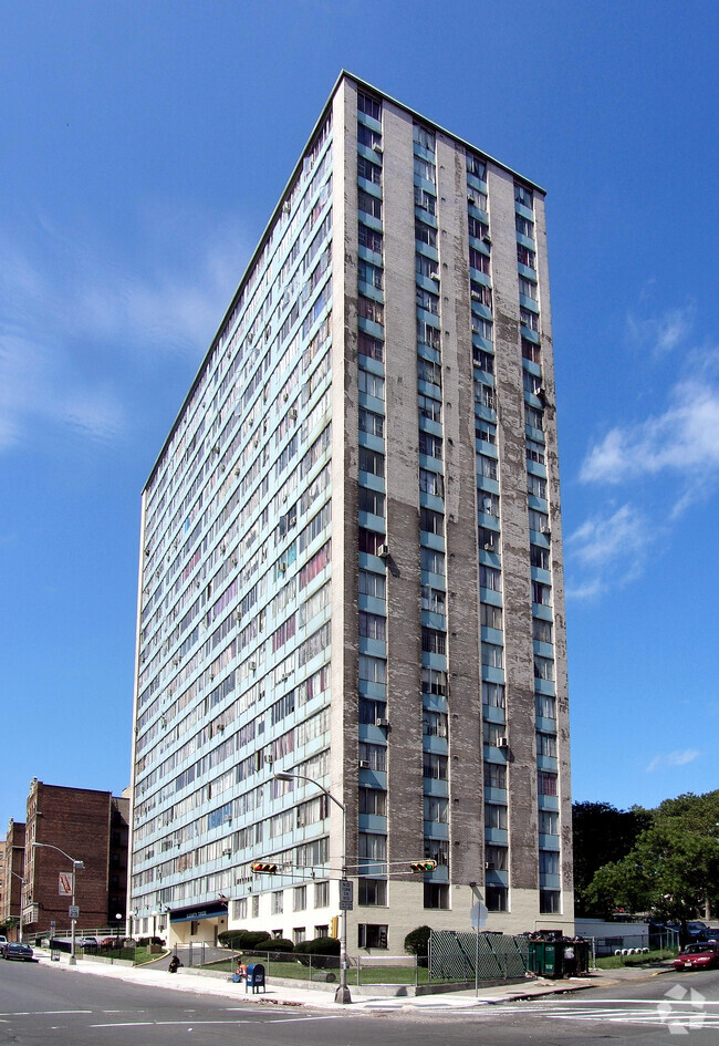 View from the east across Elizabeth Avenue - Elizabeth Tower