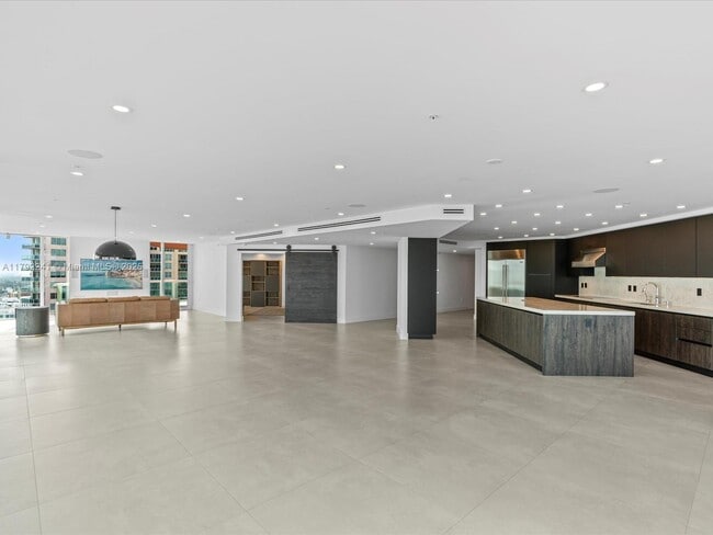 Building Photo - 3370 Hidden Bay Dr