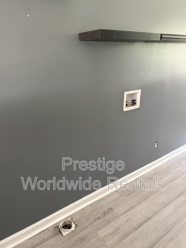 Building Photo - 4125 Sandfort Rd