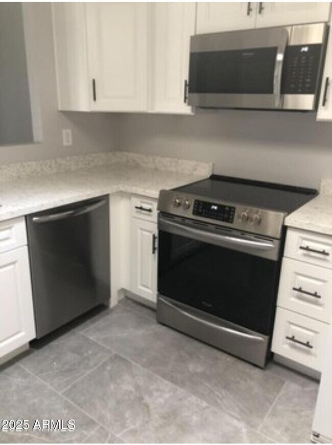 Foto del edificio - 18216 N 24th Pl
