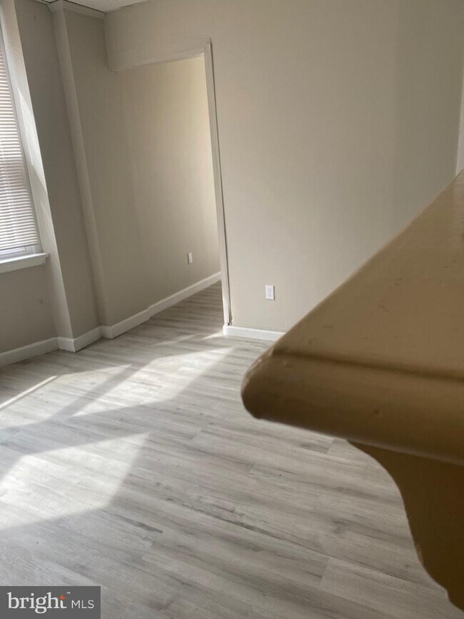 Building Photo - 1142 S 11th St