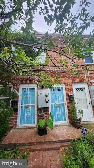 Foto del edificio - 1422 W Street SE Unit 2