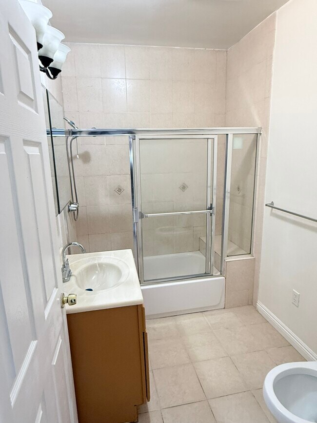 Building Photo - 9024 Emperor Ave