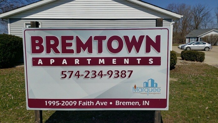 Foto principal - 335 S Birkey St