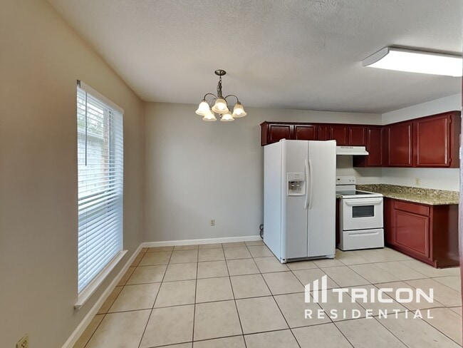 Building Photo - 215 Moss Hill Dr