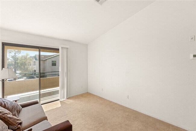 Foto del edificio - 5211 S Lindell Rd