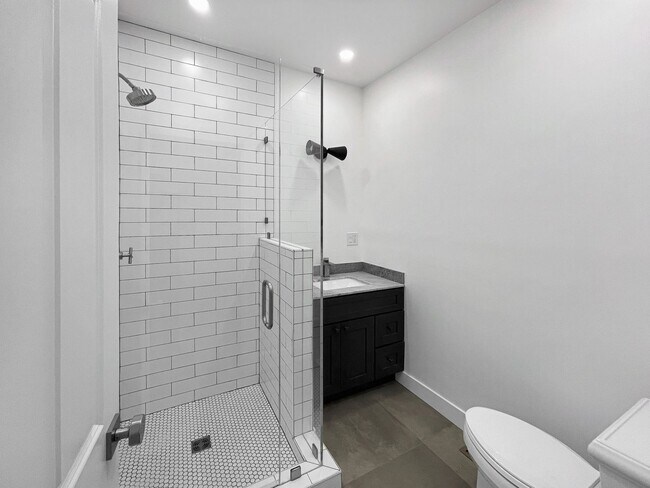 Foto del edificio - 1 br, 1 bath House - 15 Locust Ave Suite A