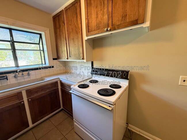 Building Photo - 3553 Oak St