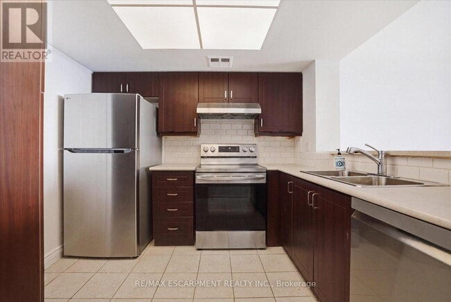 Building Photo - 22 Clarissa Dr