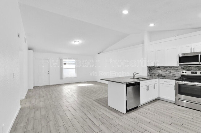 Photo - 13900 Folkestone Cir Townhome