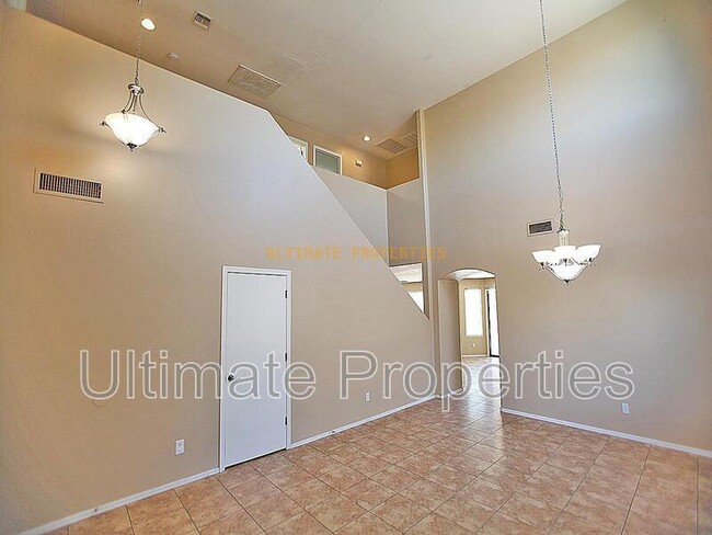 Building Photo - 7722 S 48th Ln