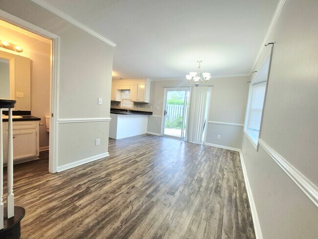 Foto del edificio - 900 Spring Forest Rd