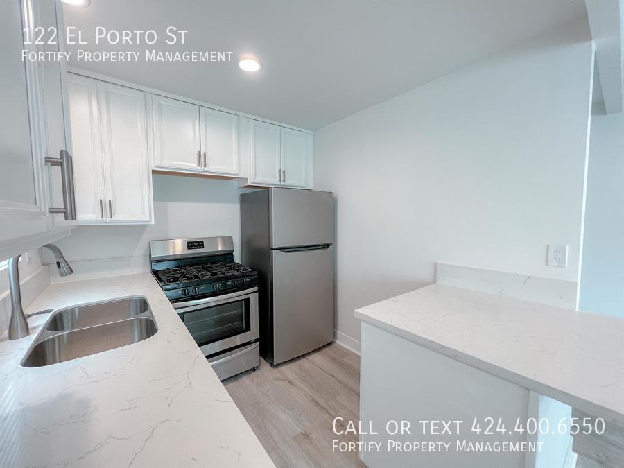 Primary Photo - 122 El Porto St