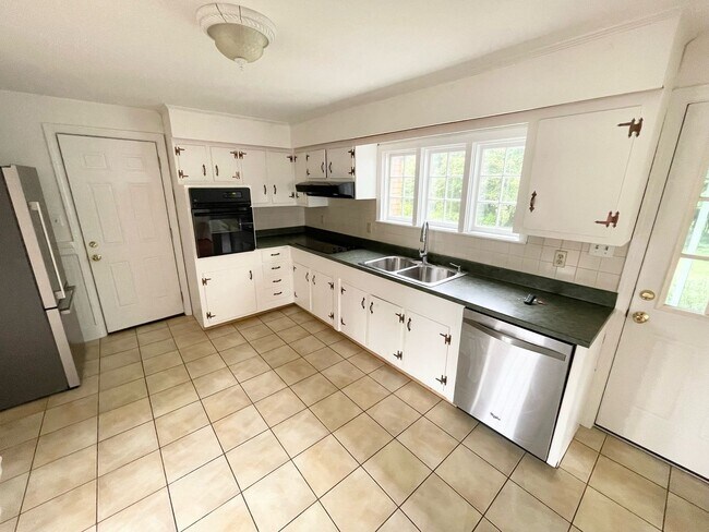 Building Photo - 2BR Home in Back Cove with two bonus offices