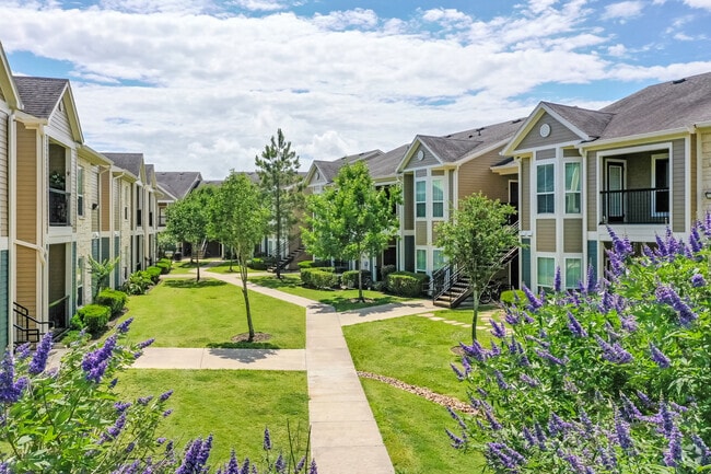 Jardín - Eaglebrook Apartments