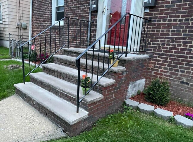 Building Photo - 564 Purce St