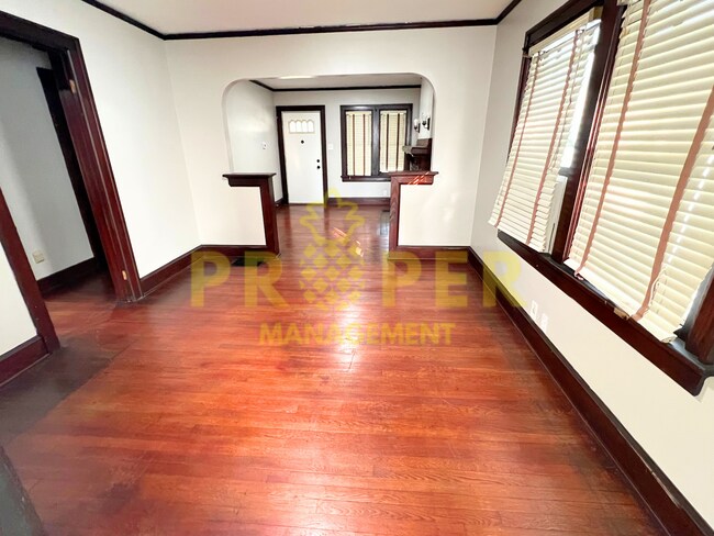Foto del edificio - 2 bedrooms 1 bathroom house