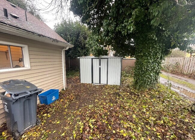 Secured Storage Shed - 1157 19th St NE