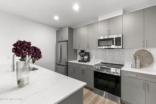 Building Photo - 180 Morris Ave