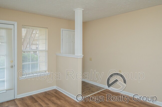 Building Photo - 156 Patton St W