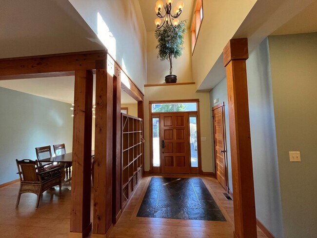 Building Photo - 4 Bedroom 2.5 Bath Private Home with Natur...