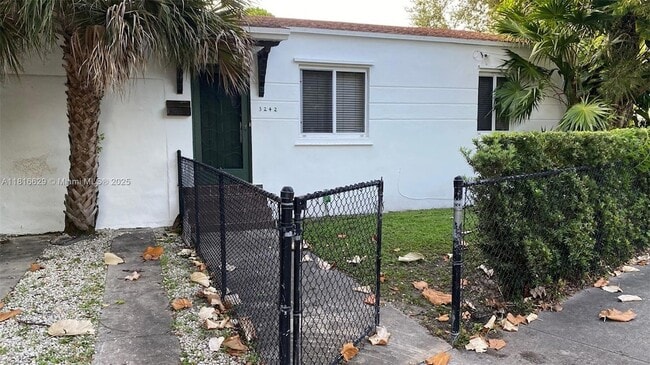 Building Photo - 3242 SW 1st Ave