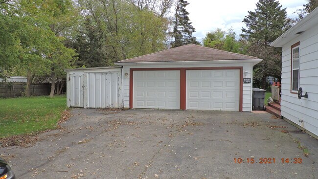 Building Photo - 37791 N De Woody Rd