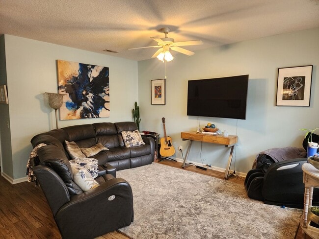 Building Photo - ~~~ LORDS CREEK ~~~