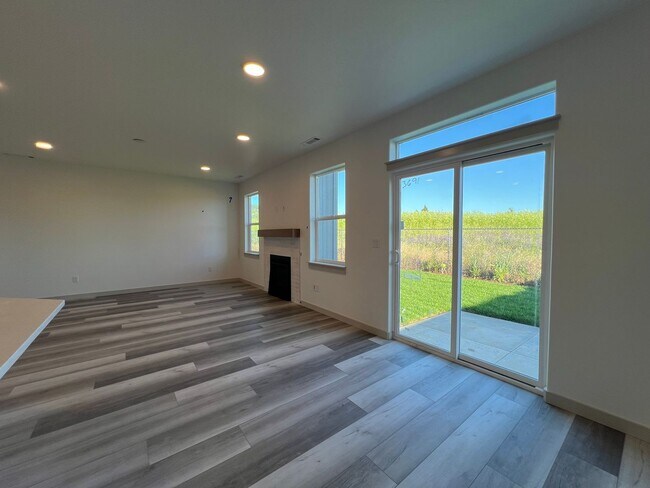 Foto del edificio - New Construction | 3 bed, 2 bath home in E...