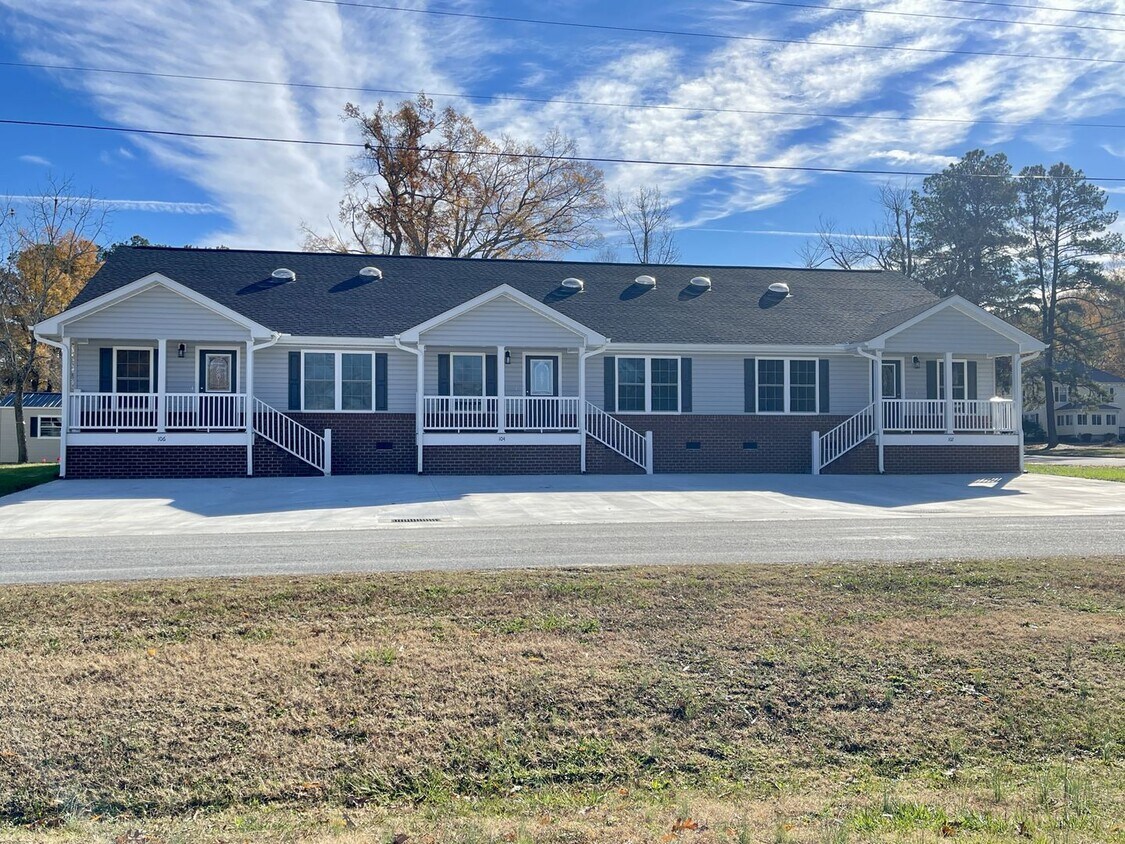 Foto principal - 102-106 N. Maple St.