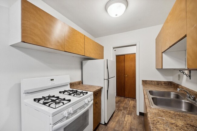 Building Photo - 1776 St. Clair Ave