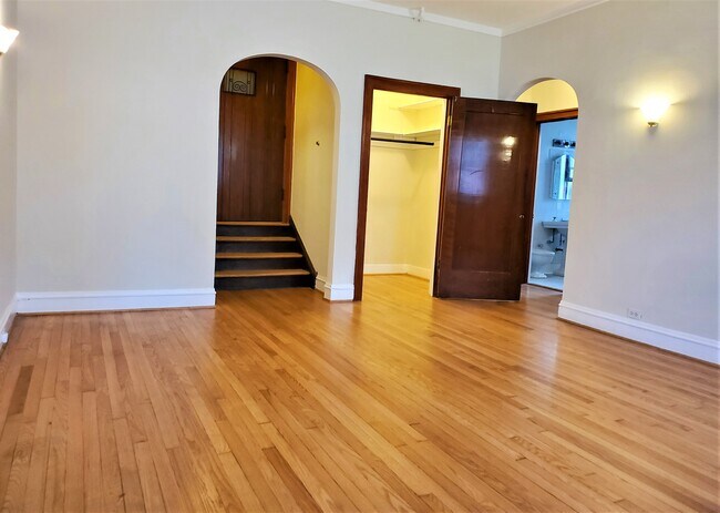 Building Photo - 4927 N Rockwell St