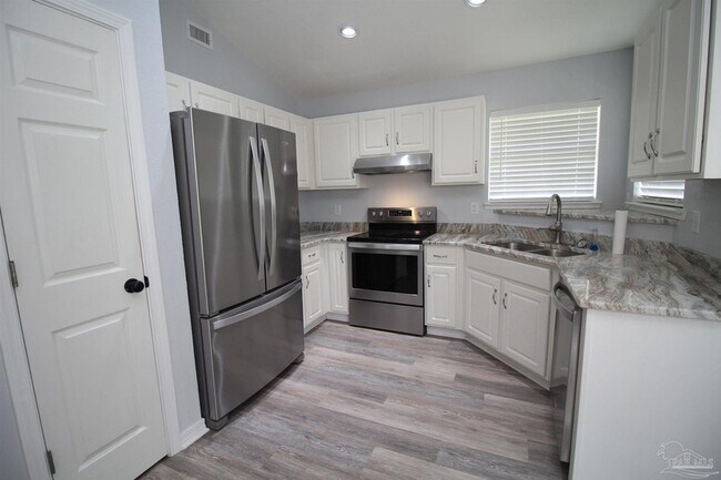 Foto del edificio - 8508 Indian Oaks Pl