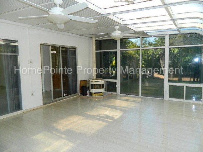 Building Photo - 6390 S Land Park Dr