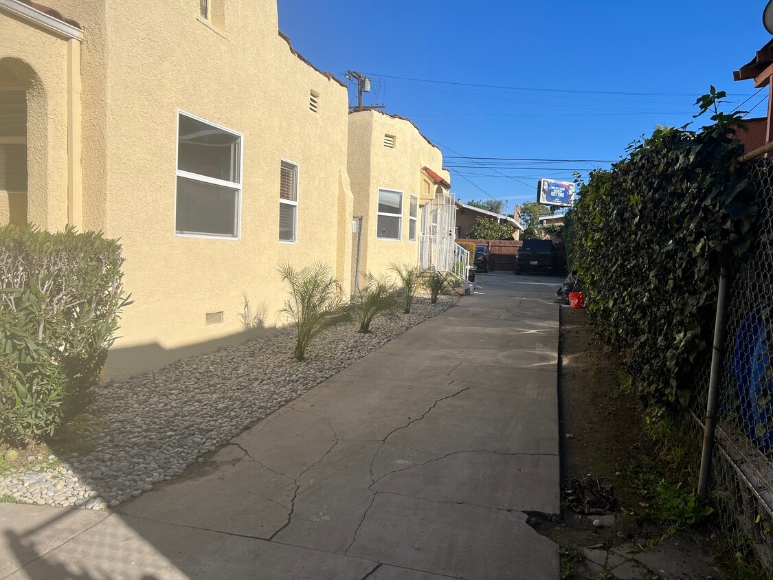 Building Photo - 2212 Clyde Ave