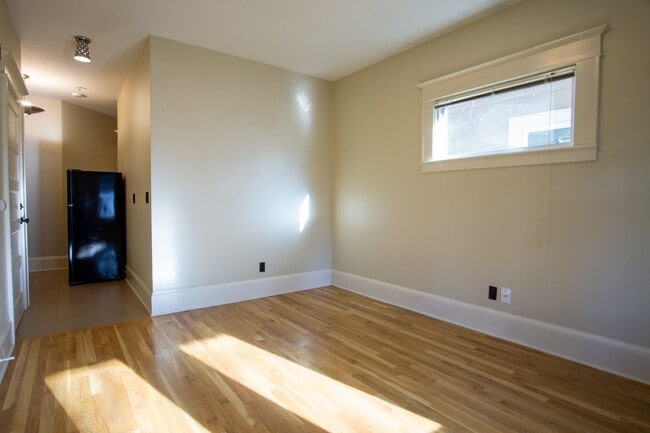 Photo - Historic Building-Beautifully Renovated 1-Bedroom Close-in SE! Apartment