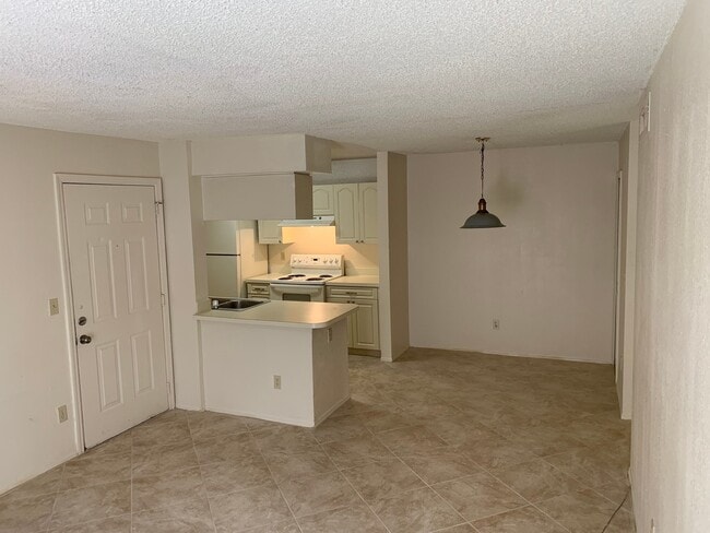 Building Photo - 2550 N Alafaya Trail