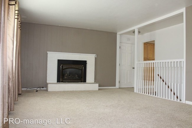 Building Photo - 801 Raymond Dr