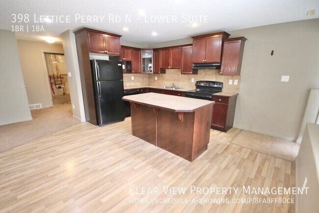 Photo du bâtiment - Bright and spacious 1 bedroom, 1 bathroom basement suite with ALL UTILITIES included!! **Showings...