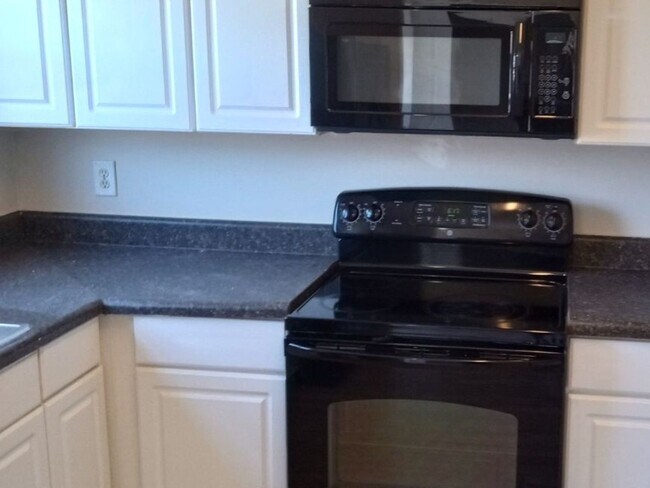 Building Photo - 3 Bedroom Townhome in Union City