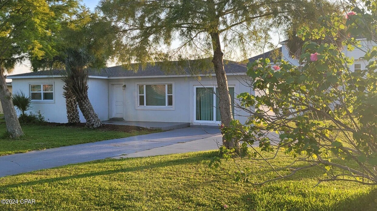Primary Photo - 210 Montana Ave