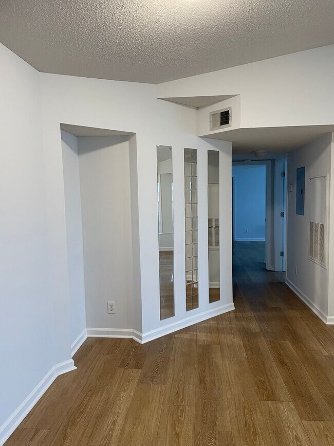 Foto del edificio - Nice 2 bedroom/2 bath condo with lakeview ...