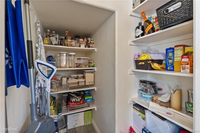 Foto del edificio - 4 br, 3 bath House - 5555 Shady Creek Ln