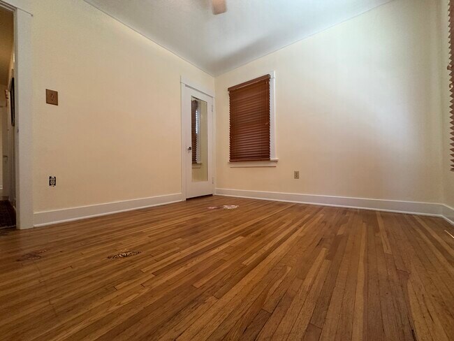 Foto del edificio - 4933 Aldama St